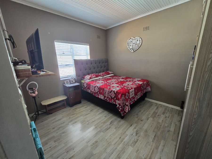 4 Bedroom Property for Sale in Wavecrest Western Cape